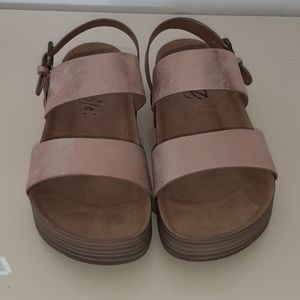 Blowfish sandals size 9